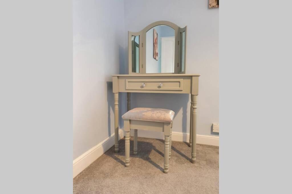 Cosy, Quirky, Comfy 'N' Chic House- Apartment Swindon Luaran gambar