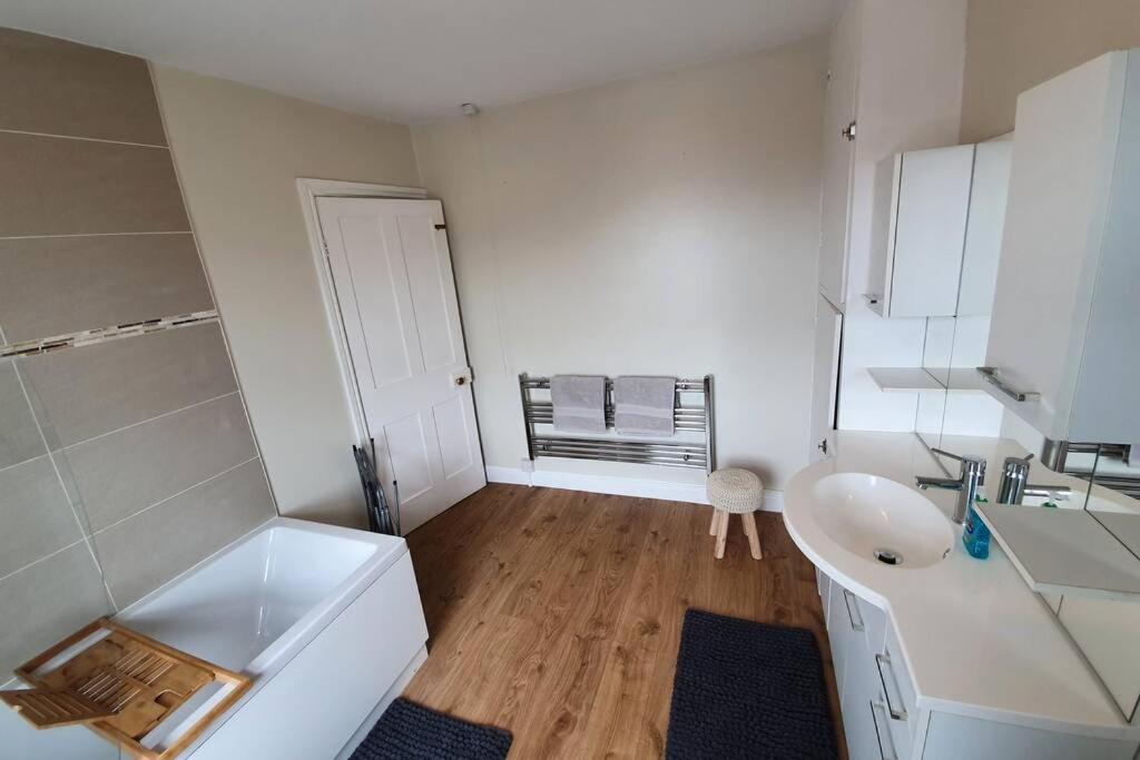 Cosy, Quirky, Comfy 'N' Chic House- Apartment Swindon Luaran gambar