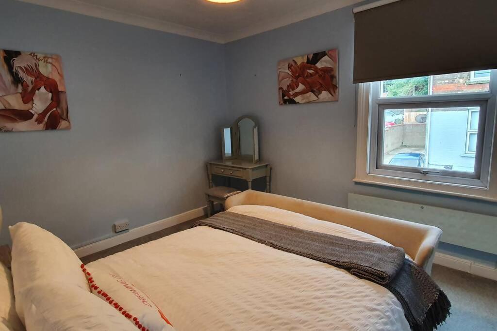 Cosy, Quirky, Comfy 'N' Chic House- Apartment Swindon Luaran gambar